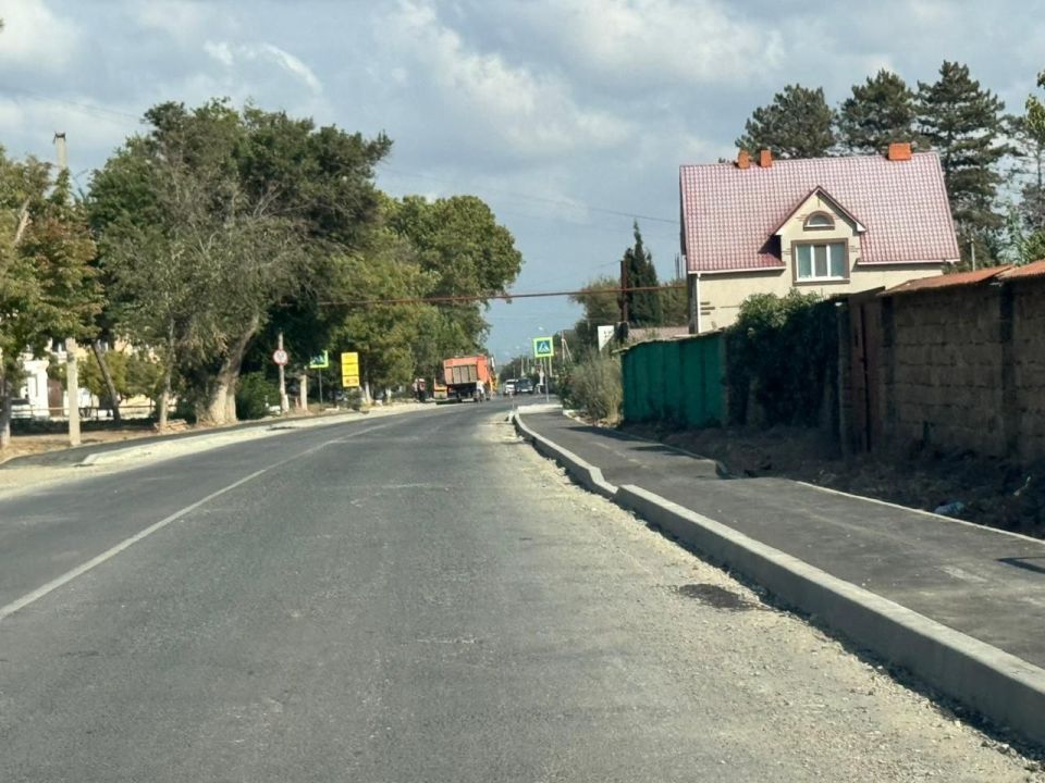 Первый заместитель главы администрации района Энвер Аблаев провел контроль за выполнением работ по ремонту тротуара в селе Вилино — работы ведутся в срок, улучшая комфорт для жителей! Первый заместитель главы администрации района Энвер Аблаев провел контроль за выполнением работ по ремонту тротуара в селе Вилино — работы ведутся в срок, улучшая комфорт для жителей!