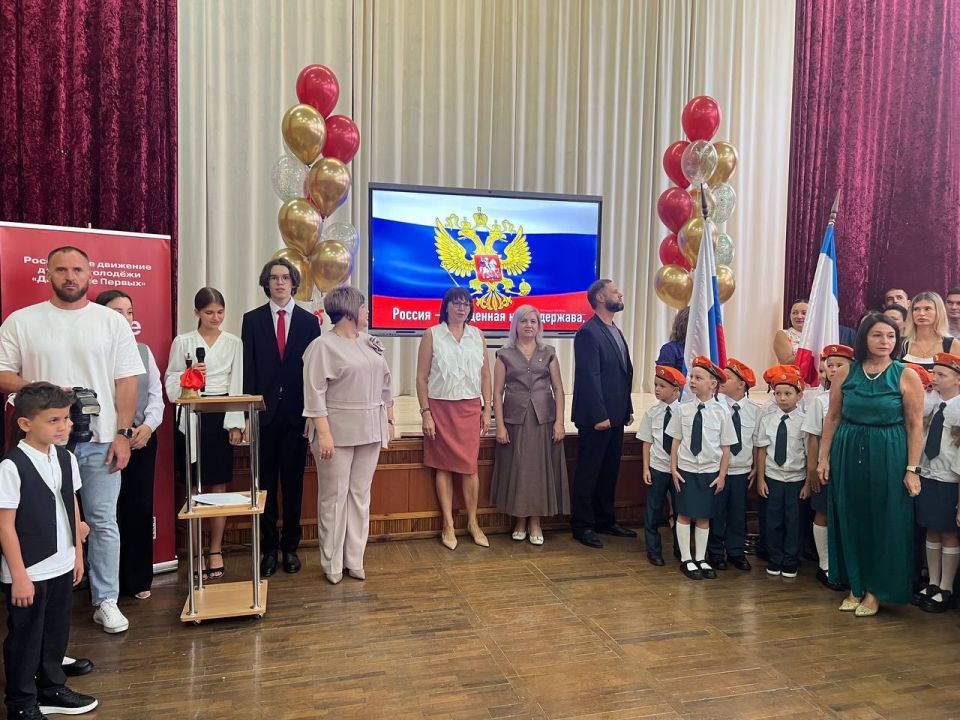 Дмитрий Шеряко и Ирина Загородняя поздравили первоклассников и будущих выпускников с Днем знаний Дмитрий Шеряко и Ирина Загородняя поздравили первоклассников и будущих выпускников с Днем знаний