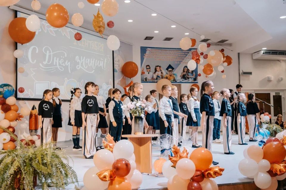 Дмитрий Шеряко и Ирина Загородняя поздравили первоклассников и будущих выпускников с Днем знаний Дмитрий Шеряко и Ирина Загородняя поздравили первоклассников и будущих выпускников с Днем знаний