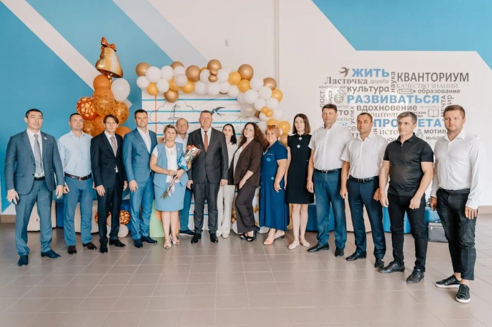 Дмитрий Шеряко и Ирина Загородняя поздравили первоклассников и будущих выпускников с Днем знаний Дмитрий Шеряко и Ирина Загородняя поздравили первоклассников и будущих выпускников с Днем знаний