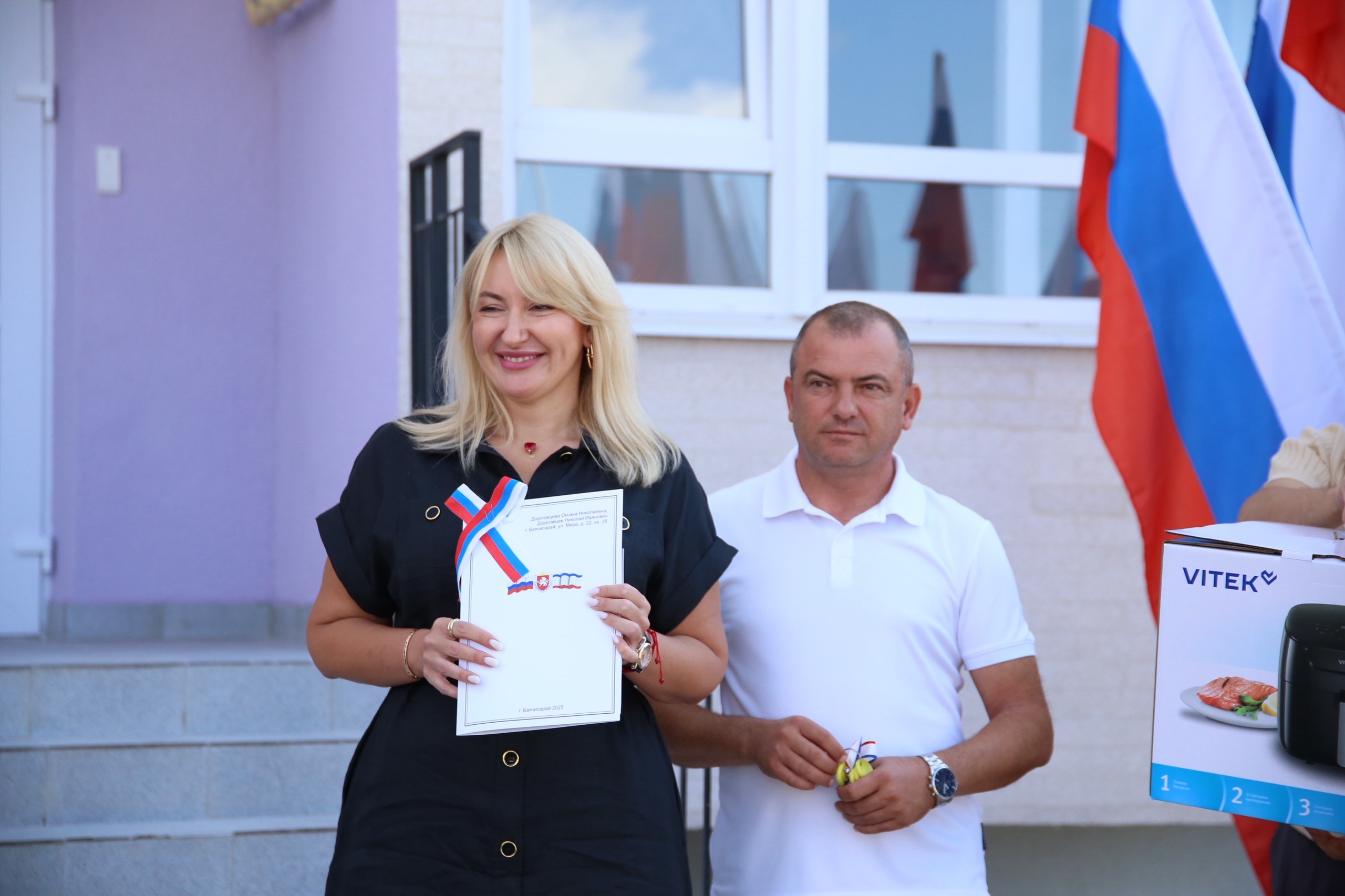 В Бахчисарае вручили ключи от новых квартир по программе переселения из аварийного жилого фонда В Бахчисарае вручили ключи от новых квартир по программе переселения из аварийного жилого фонда