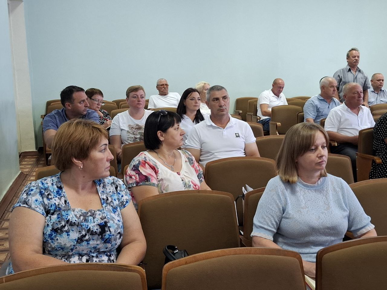 Александр Харламов провел аппаратное совещание по социально значимым вопросам района Александр Харламов провел аппаратное совещание по социально значимым вопросам района