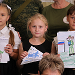 Крымские школьники присоединились к акции «1 сентября без цветов - сохрани жизнь бойцов» Крымские школьники присоединились к акции «1 сентября без цветов - сохрани жизнь бойцов»