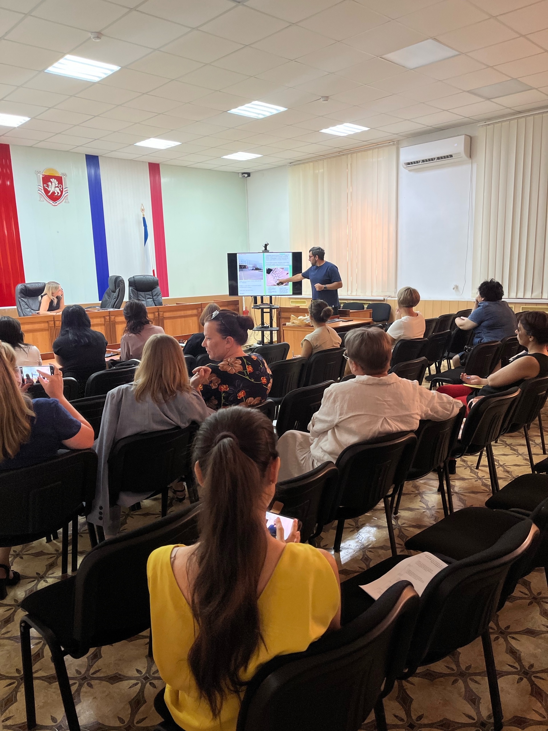 Проведено заседание круглого стола на тему: «О профилактике безнадзорности и правонарушений несовершеннолетних в Бахчисарайском районе» Проведено заседание круглого стола на тему: «О профилактике безнадзорности и правонарушений несовершеннолетних в Бахчисарайском районе»