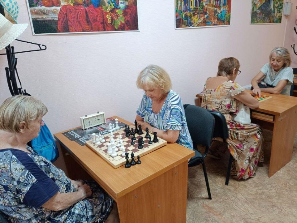 Максим Теряев посетил отделение «Активного долголетия» в Алуште Максим Теряев посетил отделение «Активного долголетия» в Алуште