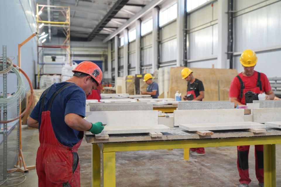  :          ,       ,   ...