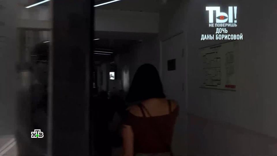 «Мы с дочкой жертвы пластической хирургии»: телеведущая Дана Борисова и ее дочка буквально не вылезают из клиник, где постоянно что-то исправляют в своей внешности