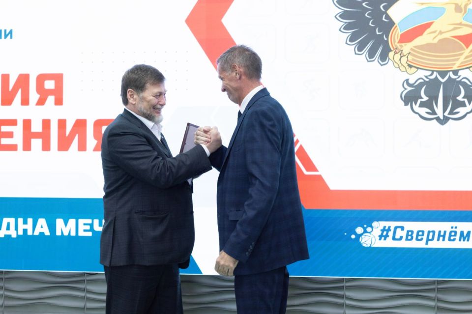 Сергей Аксёнов: Пятилетие Академии футбола Крыма, созданной по поручению нашего Президента, – знаковая дата для всего крымского спорта Сергей Аксёнов: Пятилетие Академии футбола Крыма, созданной по поручению нашего Президента, – знаковая дата для всего крымского спорта