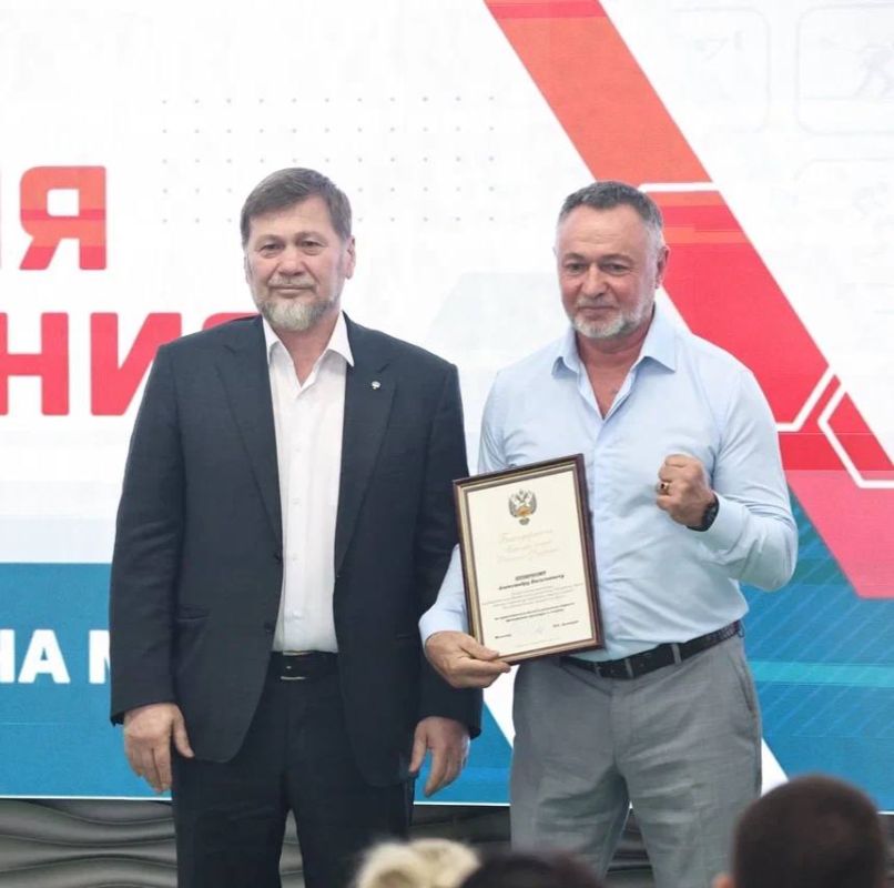 Ольга Торубарова: Первый Заместитель Министра Спорта Российской Федерации Одес Хасаевич Байсултанов поздравил Академию Футбола Крыма с пятилетием и вручил ведомственные награды тренерам и сотрудникам Академии, а также... Ольга Торубарова: Первый Заместитель Министра Спорта Российской Федерации Одес Хасаевич Байсултанов поздравил Академию Футбола Крыма с пятилетием и вручил ведомственные награды тренерам и сотрудникам Академии, а также...