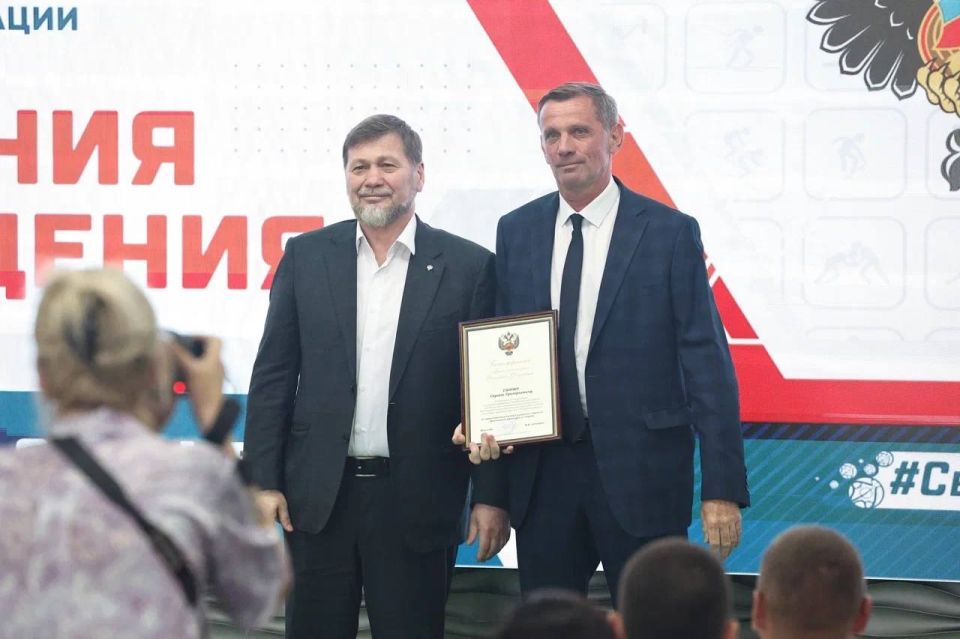 Ольга Торубарова: Первый Заместитель Министра Спорта Российской Федерации Одес Хасаевич Байсултанов поздравил Академию Футбола Крыма с пятилетием и вручил ведомственные награды тренерам и сотрудникам Академии, а также... Ольга Торубарова: Первый Заместитель Министра Спорта Российской Федерации Одес Хасаевич Байсултанов поздравил Академию Футбола Крыма с пятилетием и вручил ведомственные награды тренерам и сотрудникам Академии, а также...