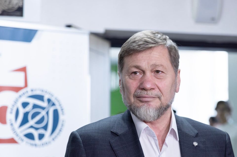 Сергей Аксёнов: Пятилетие Академии футбола Крыма, созданной по поручению нашего Президента, – знаковая дата для всего крымского спорта Сергей Аксёнов: Пятилетие Академии футбола Крыма, созданной по поручению нашего Президента, – знаковая дата для всего крымского спорта