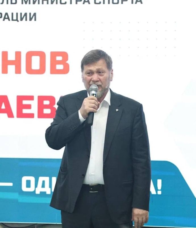 Ольга Торубарова: Первый Заместитель Министра Спорта Российской Федерации Одес Хасаевич Байсултанов поздравил Академию Футбола Крыма с пятилетием и вручил ведомственные награды тренерам и сотрудникам Академии, а также... Ольга Торубарова: Первый Заместитель Министра Спорта Российской Федерации Одес Хасаевич Байсултанов поздравил Академию Футбола Крыма с пятилетием и вручил ведомственные награды тренерам и сотрудникам Академии, а также...