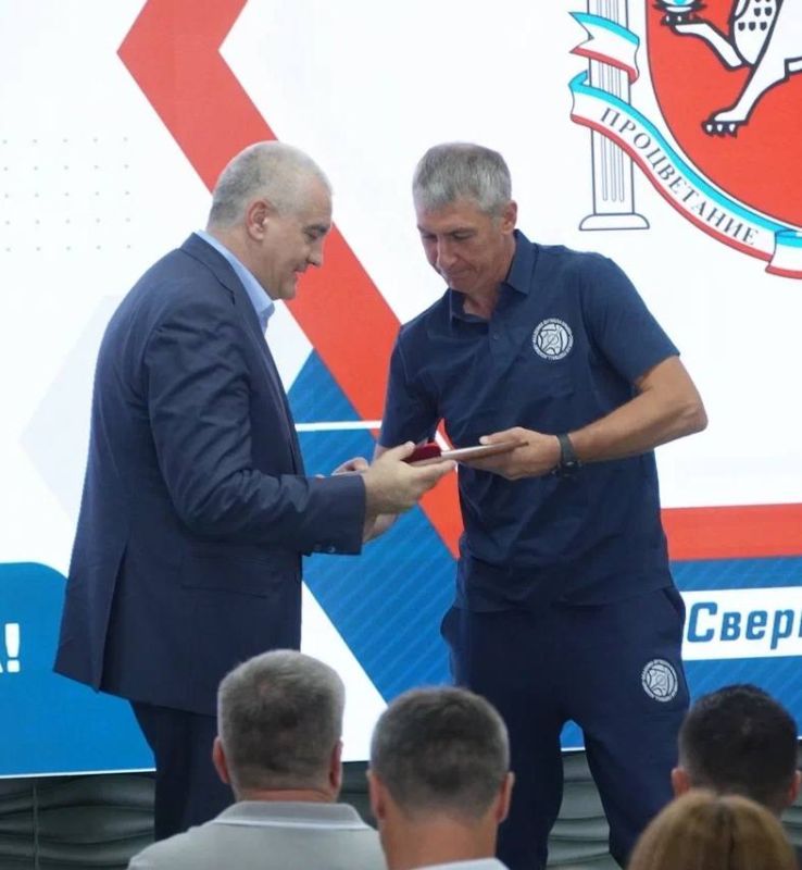 Ольга Торубарова: Глава Республики Крым Сергей Валерьевич Аксёнов поздравил тренеров и сотрудников Академии Футбола Крыма с пятилетием и вручил заслуженные награды Ольга Торубарова: Глава Республики Крым Сергей Валерьевич Аксёнов поздравил тренеров и сотрудников Академии Футбола Крыма с пятилетием и вручил заслуженные награды