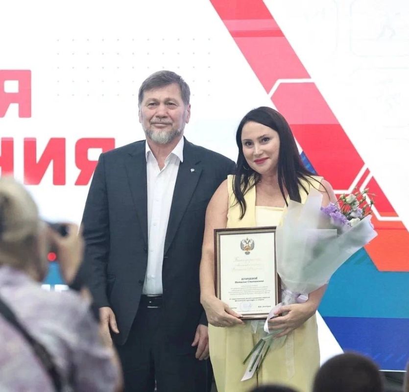 Ольга Торубарова: Первый Заместитель Министра Спорта Российской Федерации Одес Хасаевич Байсултанов поздравил Академию Футбола Крыма с пятилетием и вручил ведомственные награды тренерам и сотрудникам Академии, а также... Ольга Торубарова: Первый Заместитель Министра Спорта Российской Федерации Одес Хасаевич Байсултанов поздравил Академию Футбола Крыма с пятилетием и вручил ведомственные награды тренерам и сотрудникам Академии, а также...