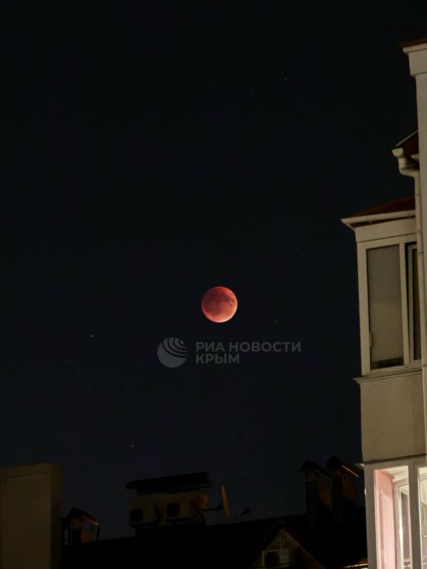 Вы видите Луну? А она на время спряталась