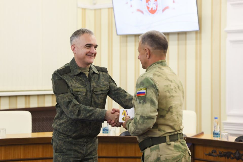 Сергей Аксёнов: Сегодня по поручению Министра обороны Российской Федерации Андрея Рэмовича Белоусова в Республику Крым прибыл начальник управления Главного организационно-мобилизационного управления Генерального штаба ВС РФ... Сергей Аксёнов: Сегодня по поручению Министра обороны Российской Федерации Андрея Рэмовича Белоусова в Республику Крым прибыл начальник управления Главного организационно-мобилизационного управления Генерального штаба ВС РФ...