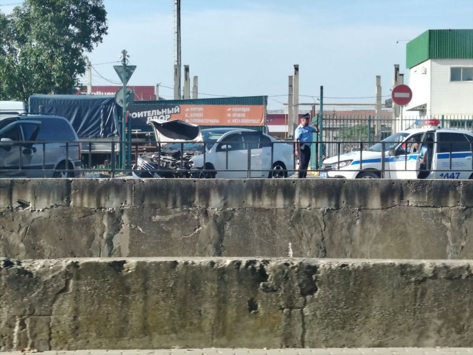 Очевидцы сообщают о серьезном ДТП в районе "Новой площади" в Керчи