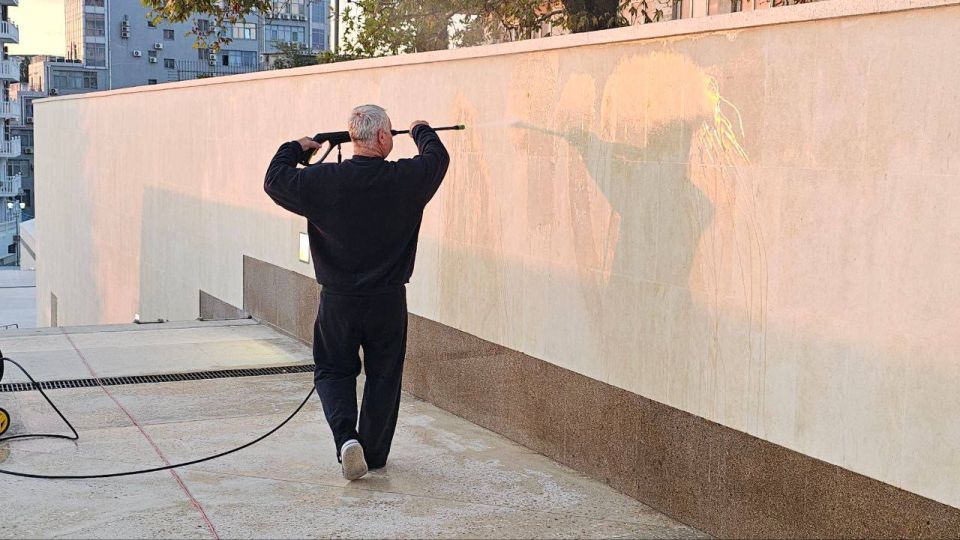 Михаил Развожаев: Поддерживаем чистоту у обелиска «Городу-Герою Севастополю» Михаил Развожаев: Поддерживаем чистоту у обелиска «Городу-Герою Севастополю»