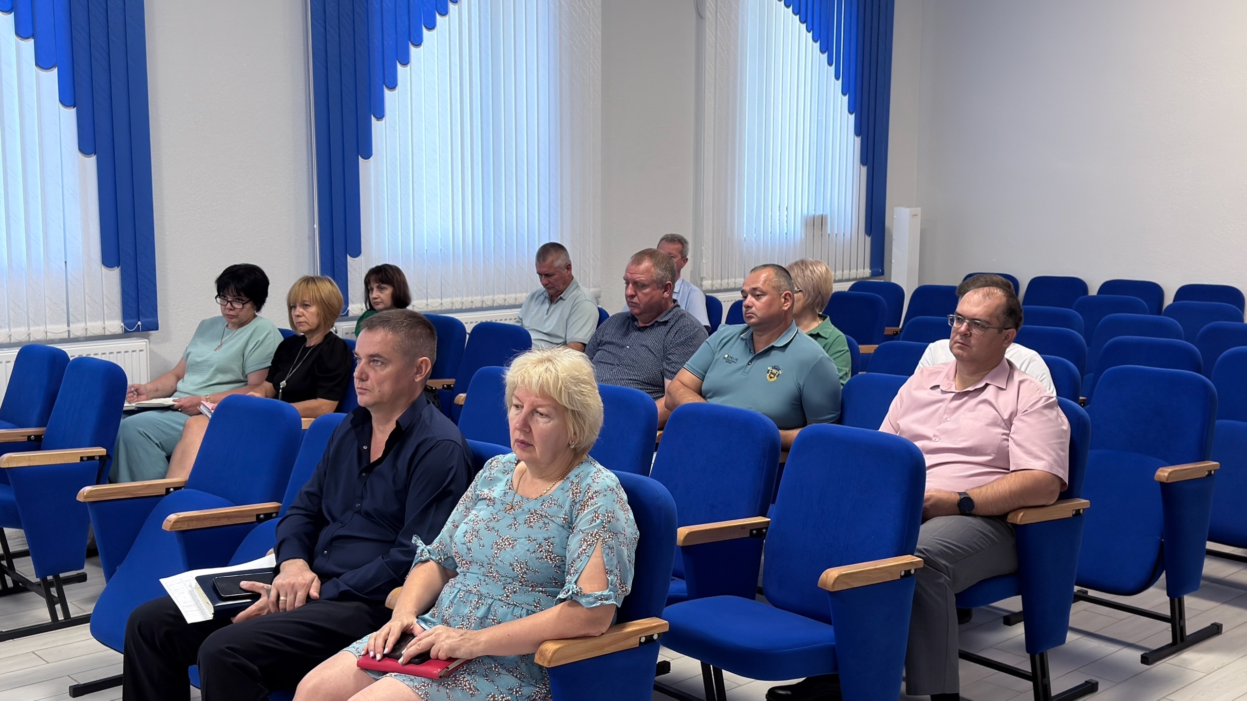 Глава администрации района Антон Кравец провёл аппаратное совещание с руководителями структурных подразделений администрации района Глава администрации района Антон Кравец провёл аппаратное совещание с руководителями структурных подразделений администрации района