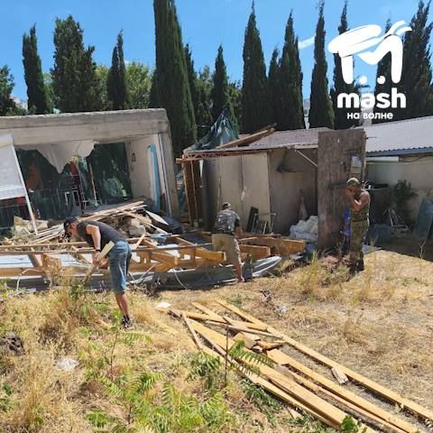 У родственников экс-депутата Госдумы отобрали и снесли нелегальные магазины, пока он в розыске