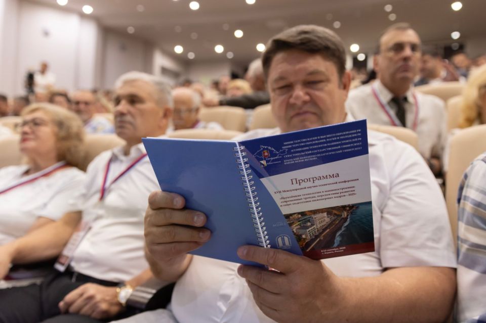 Сергей Аксёнов: Машиностроение – одна из ключевых отраслей экономики, локомотив промышленного развития, основа лидерства нашей страны Сергей Аксёнов: Машиностроение – одна из ключевых отраслей экономики, локомотив промышленного развития, основа лидерства нашей страны