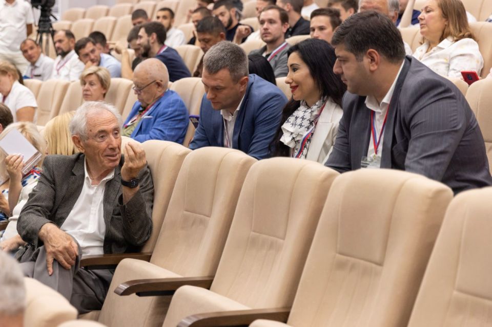 Сергей Аксёнов: Машиностроение – одна из ключевых отраслей экономики, локомотив промышленного развития, основа лидерства нашей страны Сергей Аксёнов: Машиностроение – одна из ключевых отраслей экономики, локомотив промышленного развития, основа лидерства нашей страны