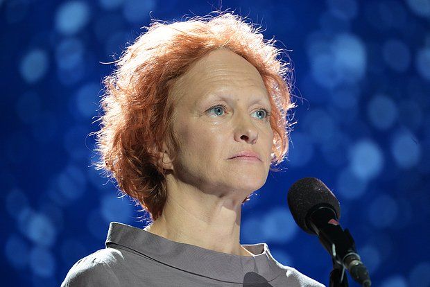 Актриса Елена Морозова рассказала, что лишилась бровей из-за глины