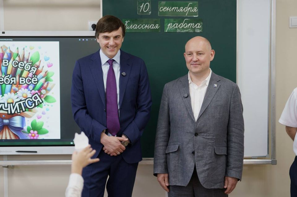 Михаил Развожаев: Вместе с министром просвещения России Сергеем Сергеевичем Кравцовым сегодня посетили детский сад №27 и гимназию №10 Михаил Развожаев: Вместе с министром просвещения России Сергеем Сергеевичем Кравцовым сегодня посетили детский сад №27 и гимназию №10