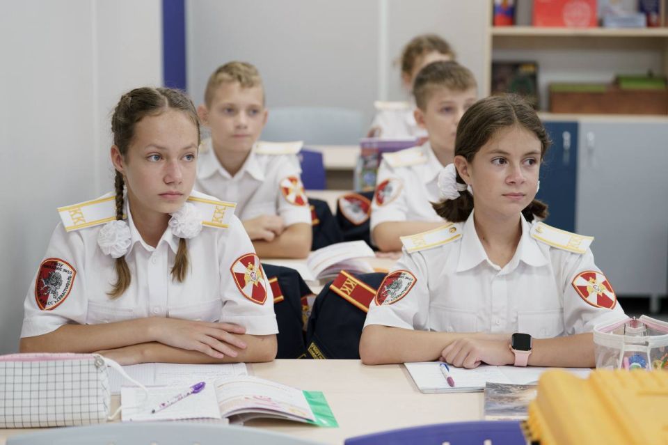 Михаил Развожаев: Вместе с министром просвещения России Сергеем Сергеевичем Кравцовым сегодня посетили детский сад №27 и гимназию №10 Михаил Развожаев: Вместе с министром просвещения России Сергеем Сергеевичем Кравцовым сегодня посетили детский сад №27 и гимназию №10