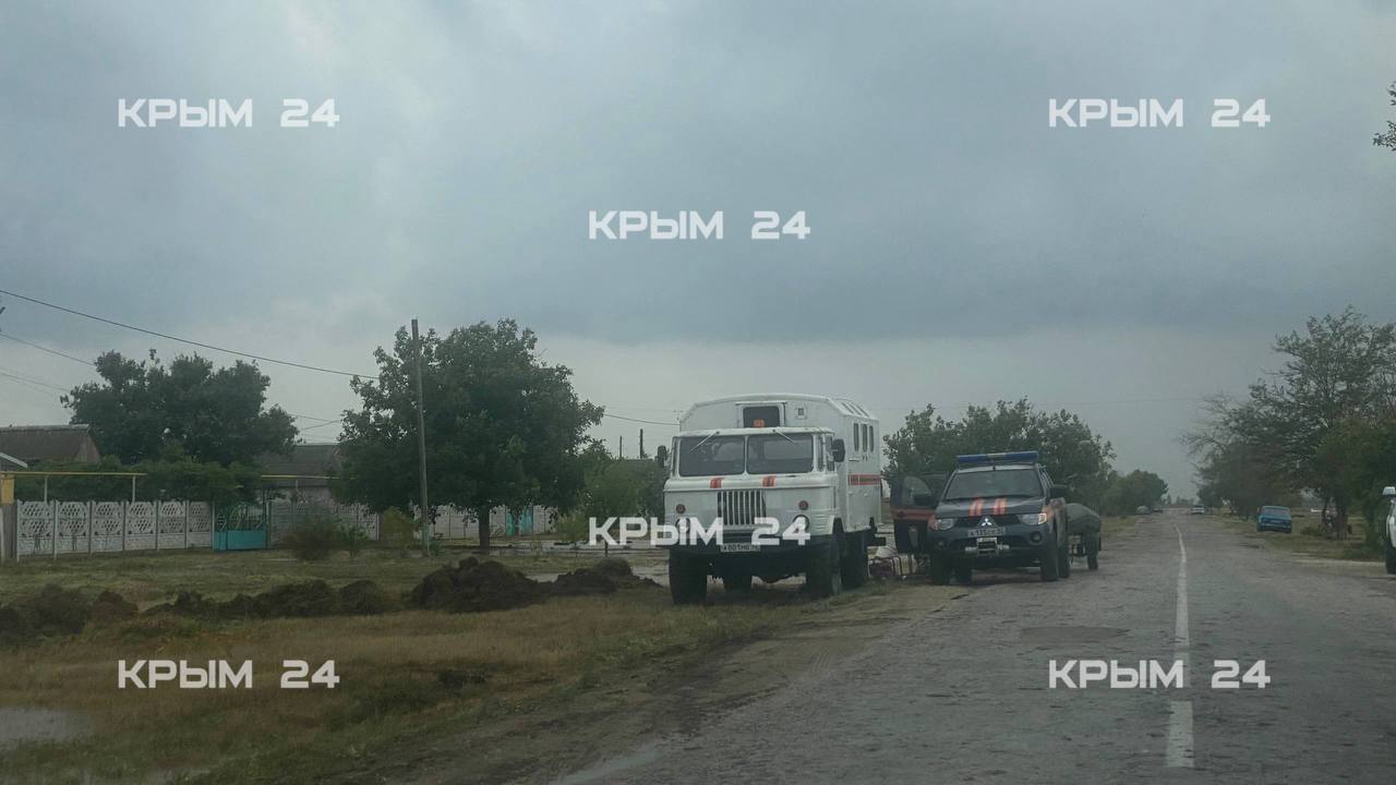 Спасатели начали откачку воды с подтопленных участков в Джанкойском районе Спасатели начали откачку воды с подтопленных участков в Джанкойском районе