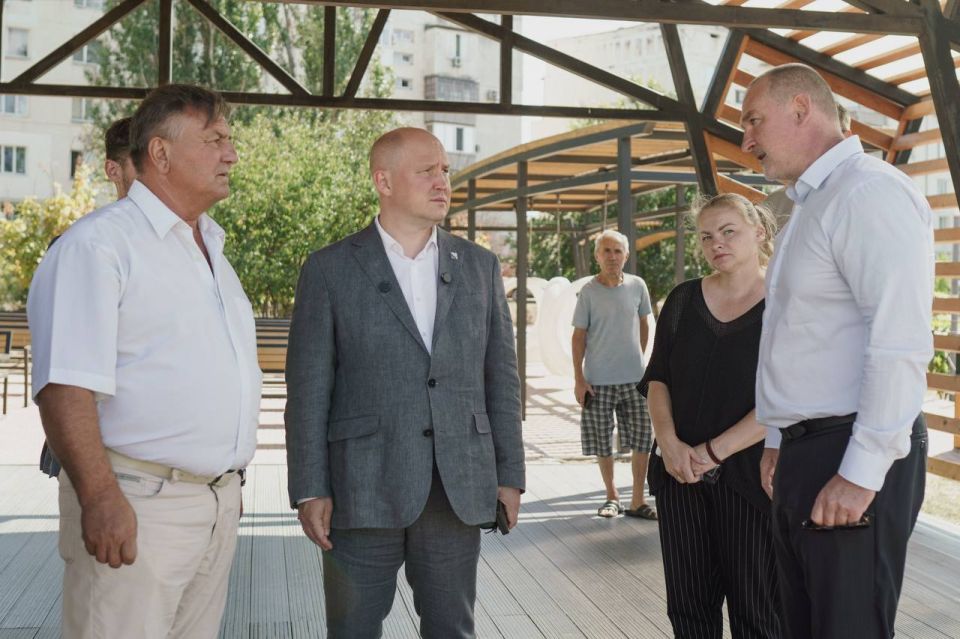 Михаил Развожаев: Сегодня провёл рабочую поездку в Любимовку, встретился с председателем Совета ветеранов авиационного гарнизона «Бельбек», подполковником запаса Валерием Михайловичем Мискевичем Михаил Развожаев: Сегодня провёл рабочую поездку в Любимовку, встретился с председателем Совета ветеранов авиационного гарнизона «Бельбек», подполковником запаса Валерием Михайловичем Мискевичем