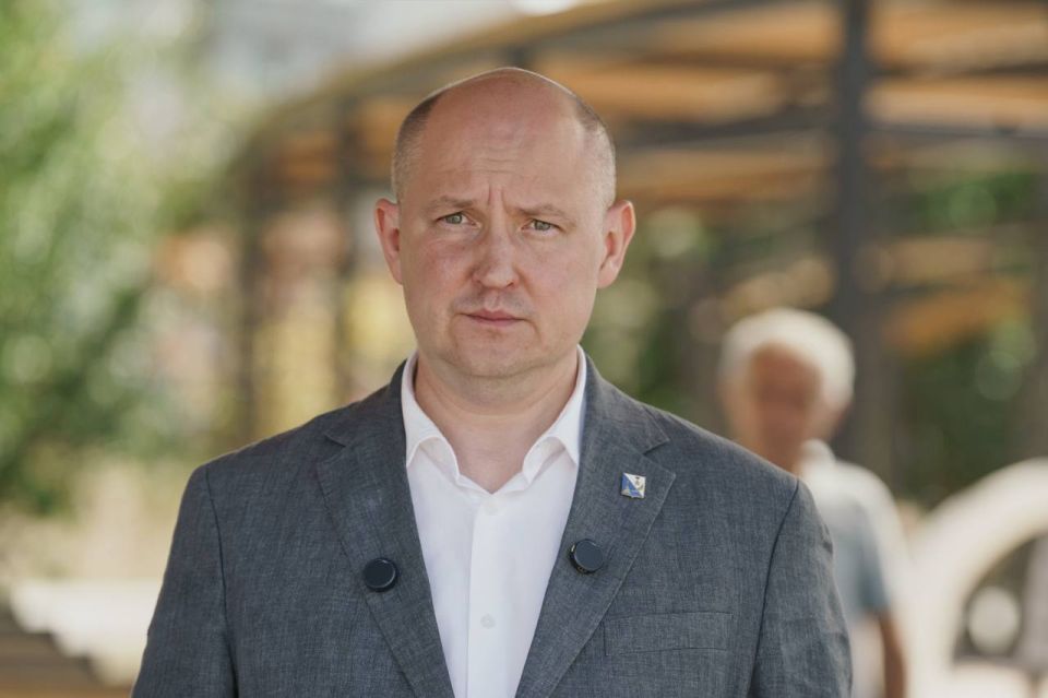 Михаил Развожаев: Сегодня провёл рабочую поездку в Любимовку, встретился с председателем Совета ветеранов авиационного гарнизона «Бельбек», подполковником запаса Валерием Михайловичем Мискевичем Михаил Развожаев: Сегодня провёл рабочую поездку в Любимовку, встретился с председателем Совета ветеранов авиационного гарнизона «Бельбек», подполковником запаса Валерием Михайловичем Мискевичем