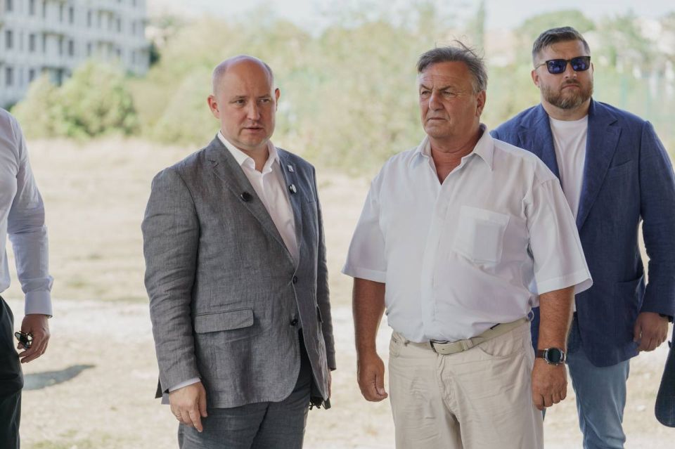 Михаил Развожаев: Сегодня провёл рабочую поездку в Любимовку, встретился с председателем Совета ветеранов авиационного гарнизона «Бельбек», подполковником запаса Валерием Михайловичем Мискевичем Михаил Развожаев: Сегодня провёл рабочую поездку в Любимовку, встретился с председателем Совета ветеранов авиационного гарнизона «Бельбек», подполковником запаса Валерием Михайловичем Мискевичем