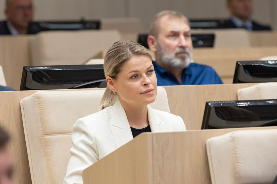 Сергей Аксёнов: Среди главных задач, которые стоят перед органами власти республики, – не только максимальная консолидация общества, но и особое внимание к проблемам и нуждам каждого жителя Крыма, помощь каждому конкретному... Сергей Аксёнов: Среди главных задач, которые стоят перед органами власти республики, – не только максимальная консолидация общества, но и особое внимание к проблемам и нуждам каждого жителя Крыма, помощь каждому конкретному...