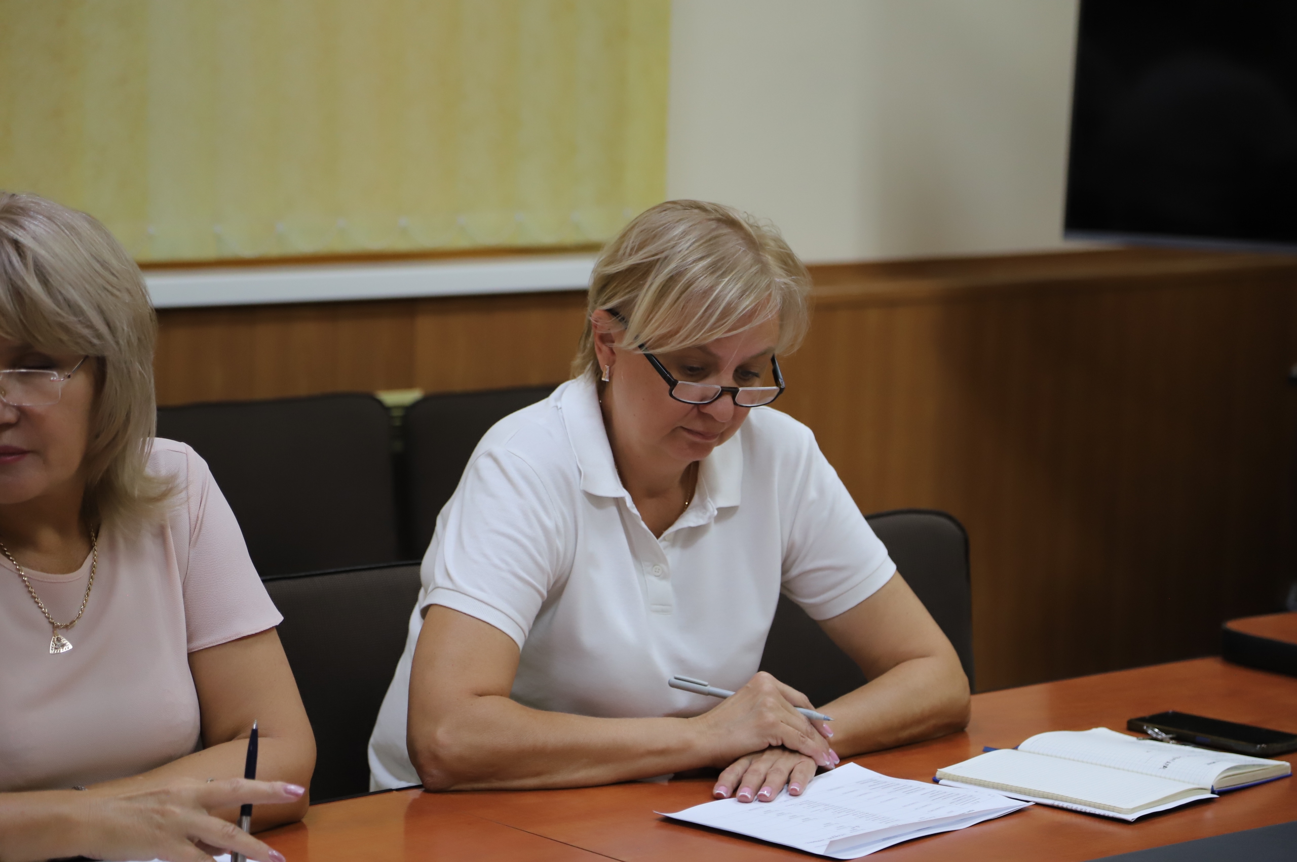 На заседании рабочей группы обсуждались вопросы, касающиеся соблюдения трудового законодательства На заседании рабочей группы обсуждались вопросы, касающиеся соблюдения трудового законодательства
