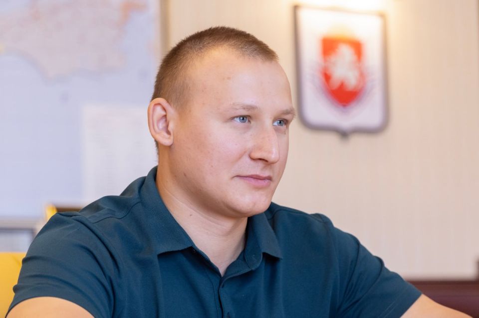 Сергей Аксёнов: Участники СВО обладают уникальным опытом работы в команде и способностью принимать нестандартные решения в кризисных ситуациях, именно это служит основой для подготовки высококвалифицированных и компетентных... Сергей Аксёнов: Участники СВО обладают уникальным опытом работы в команде и способностью принимать нестандартные решения в кризисных ситуациях, именно это служит основой для подготовки высококвалифицированных и компетентных...