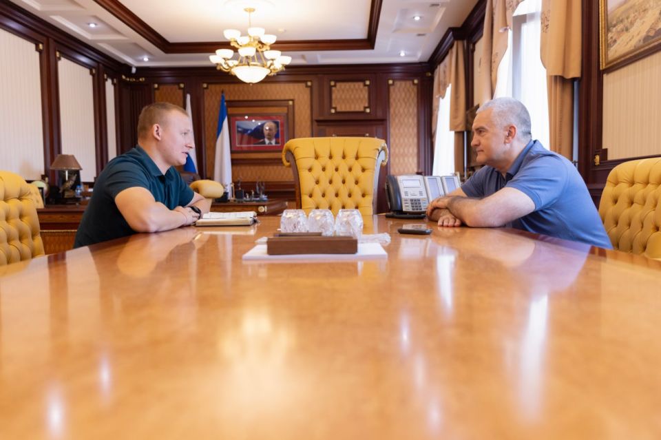 Сергей Аксёнов: Участники СВО обладают уникальным опытом работы в команде и способностью принимать нестандартные решения в кризисных ситуациях, именно это служит основой для подготовки высококвалифицированных и компетентных... Сергей Аксёнов: Участники СВО обладают уникальным опытом работы в команде и способностью принимать нестандартные решения в кризисных ситуациях, именно это служит основой для подготовки высококвалифицированных и компетентных...