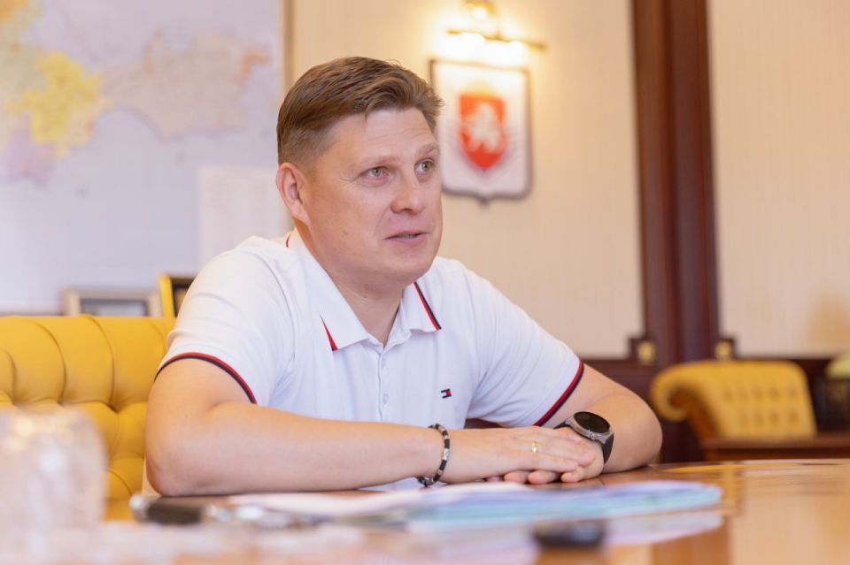 Сергей Аксёнов: Участники СВО обладают уникальным опытом работы в команде и способностью принимать нестандартные решения в кризисных ситуациях, именно это служит основой для подготовки высококвалифицированных и компетентных... Сергей Аксёнов: Участники СВО обладают уникальным опытом работы в команде и способностью принимать нестандартные решения в кризисных ситуациях, именно это служит основой для подготовки высококвалифицированных и компетентных...