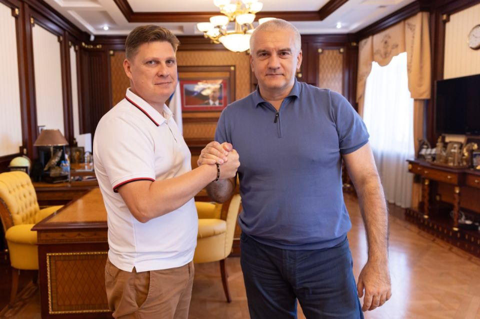 Сергей Аксёнов: Участники СВО обладают уникальным опытом работы в команде и способностью принимать нестандартные решения в кризисных ситуациях, именно это служит основой для подготовки высококвалифицированных и компетентных... Сергей Аксёнов: Участники СВО обладают уникальным опытом работы в команде и способностью принимать нестандартные решения в кризисных ситуациях, именно это служит основой для подготовки высококвалифицированных и компетентных...