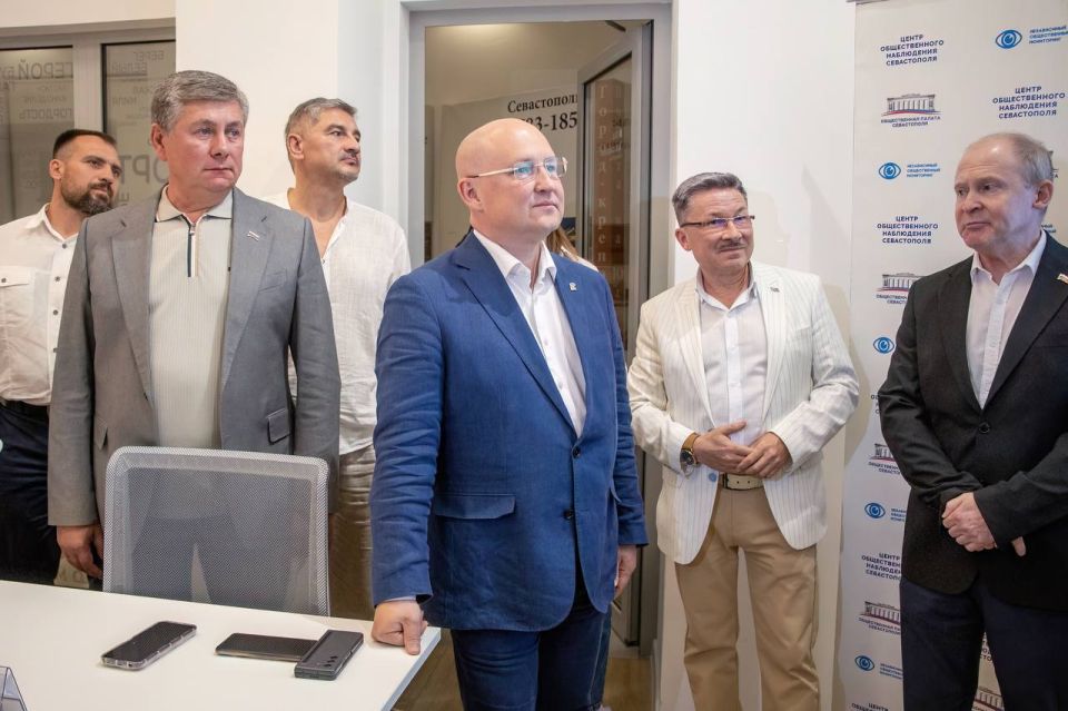 Михаил Развожаев: Сегодня вечером, после закрытия избирательных участков, заехал в Штаб общественного наблюдения Михаил Развожаев: Сегодня вечером, после закрытия избирательных участков, заехал в Штаб общественного наблюдения