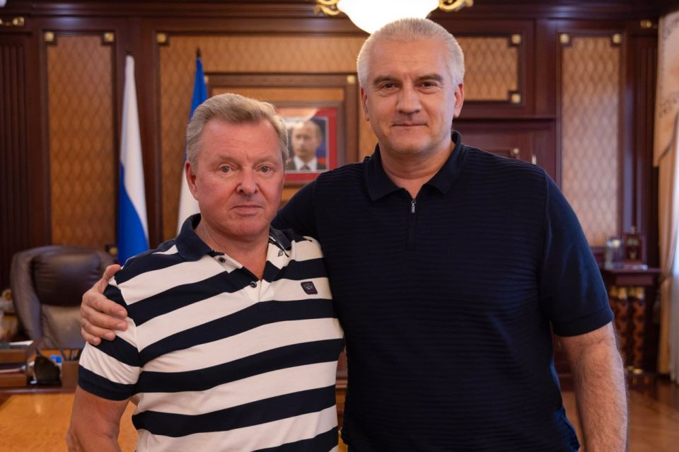 Сергей Аксёнов: Рад поздравить с днем рождения моего друга и соратника, Героя России, почетного гражданина Республики Крым Олега Евгеньевича Белавенцева!
