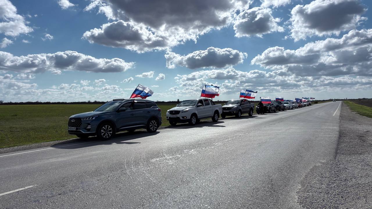 В Нижнегорском районе состоялся автопробег В Нижнегорском районе состоялся автопробег