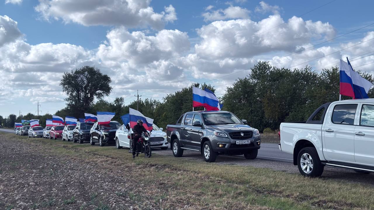 В Нижнегорском районе состоялся автопробег В Нижнегорском районе состоялся автопробег