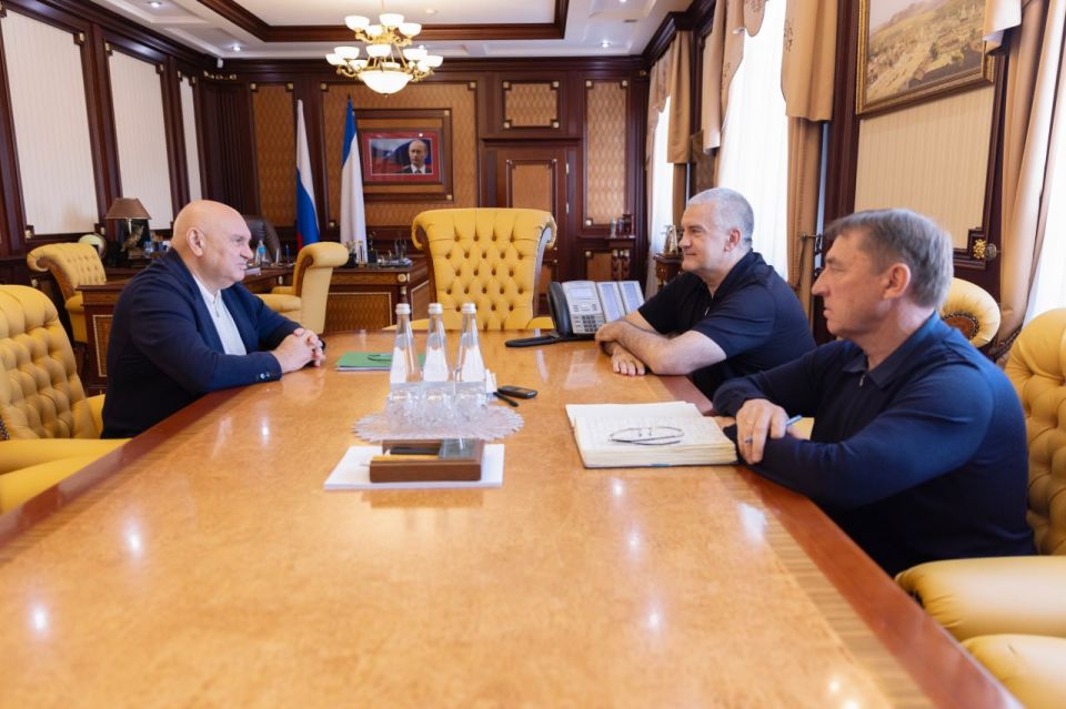 Сергей Аксёнов: Рад приветствовать в Крыму помощника Заместителя Председателя Правительства Российской Федерации Дмитрия Николаевича Патрушева Джамбулата Хизировича Хатуова Сергей Аксёнов: Рад приветствовать в Крыму помощника Заместителя Председателя Правительства Российской Федерации Дмитрия Николаевича Патрушева Джамбулата Хизировича Хатуова