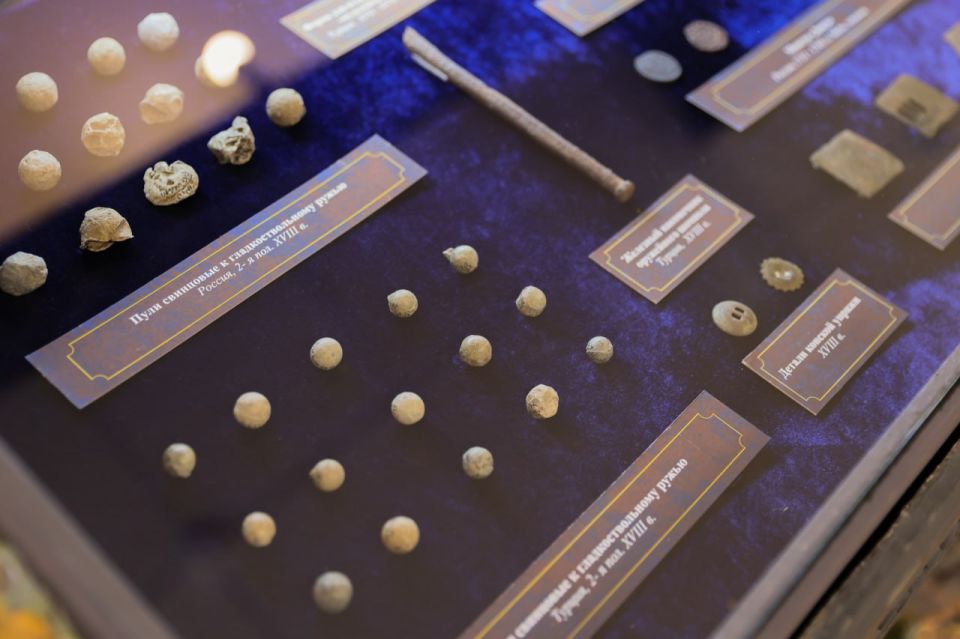 Сергей Аксёнов: Маститый страж страны державной, Смиритель всех ее врагов, Сей остальной из стаи славной Екатерининских орлов Сергей Аксёнов: Маститый страж страны державной, Смиритель всех ее врагов, Сей остальной из стаи славной Екатерининских орлов