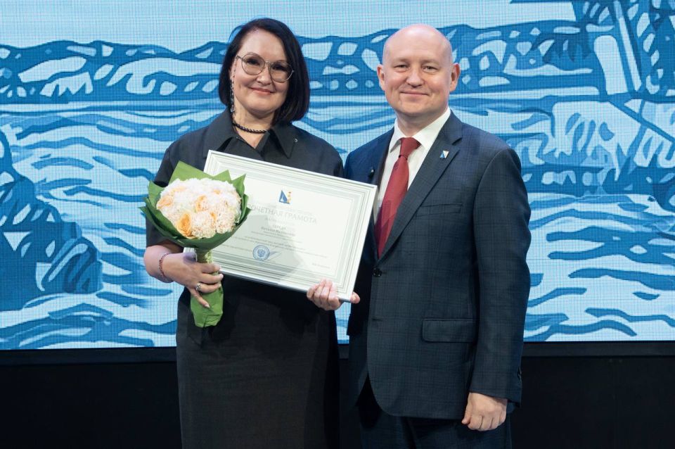 Михаил Развожаев: Сегодня утром поздравил Контрольно-счётную палату Севастополя с десятилетием, вручил награды сотрудникам ведомства Михаил Развожаев: Сегодня утром поздравил Контрольно-счётную палату Севастополя с десятилетием, вручил награды сотрудникам ведомства