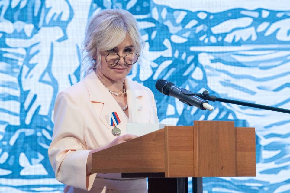 Михаил Развожаев: Сегодня утром поздравил Контрольно-счётную палату Севастополя с десятилетием, вручил награды сотрудникам ведомства Михаил Развожаев: Сегодня утром поздравил Контрольно-счётную палату Севастополя с десятилетием, вручил награды сотрудникам ведомства