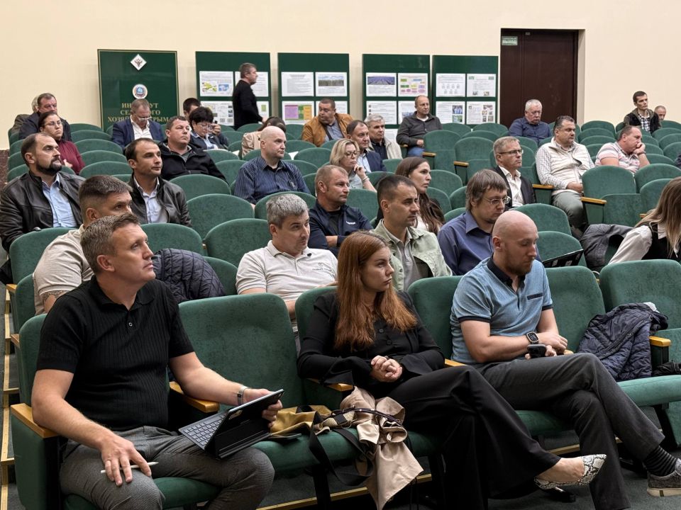 Сегодня под председательством министра сельского хозяйства Республики Крым Дениса Кратюка состоялась рабочая встреча с сельхозтоваропроизводителями, представителями операторов связи, разработчиками отечественного ПО и... Сегодня под председательством министра сельского хозяйства Республики Крым Дениса Кратюка состоялась рабочая встреча с сельхозтоваропроизводителями, представителями операторов связи, разработчиками отечественного ПО и...