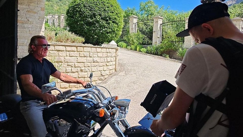 В жизни торговый представитель, а в клипе - брутальный мачо: крымчанин снялся в новом клипе Шуфутинского