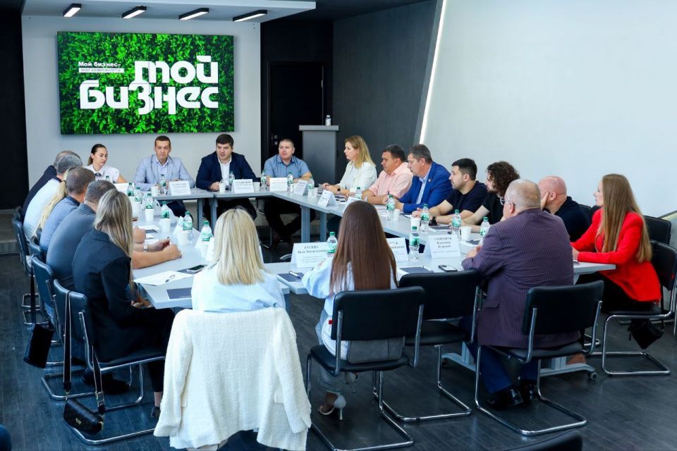 Республика Крым и Самарская область укрепляют сотрудничество Республика Крым и Самарская область укрепляют сотрудничество